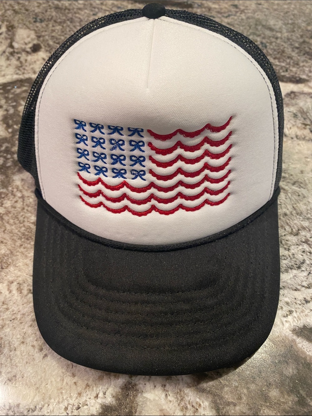 Flag/bows/scallops trucker hat